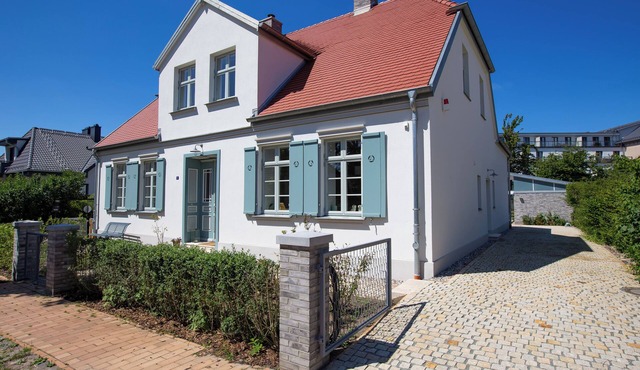 Vacation home "Kapitänshaus Luv & Lee" in Ostseebad Wustrow