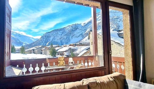 VAL D'ISERE: magnificent duplex at the foot of the slopes with views & parking in Val-D'isère
