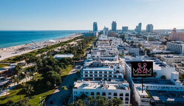Versace Mansion Neighbor (Floor 1,2,3) Sleeps 21 in Miami Beach