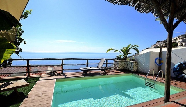 Villa Giusi: An elegant and welcoming independent house which faces the sun and the sea, with Free WI-FI. in Praiano