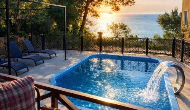 Villa with private pool by the sea in Pelitköy