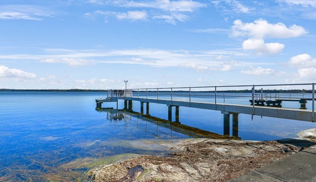 Waterfront Entertainers Haven in Toukley