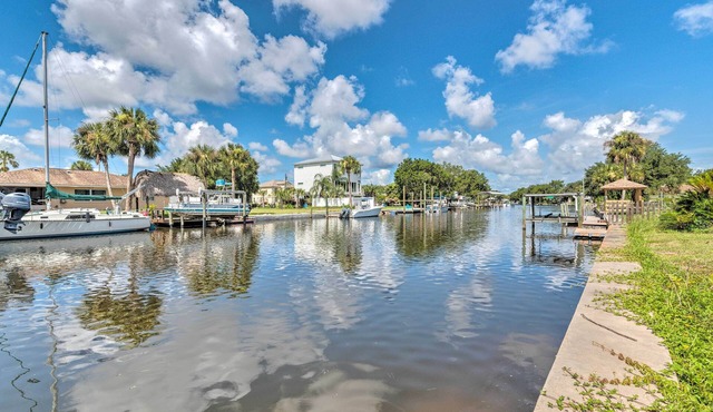 Waterfront Home on Canal w/Dock & Pedal Boat! in Crystal River