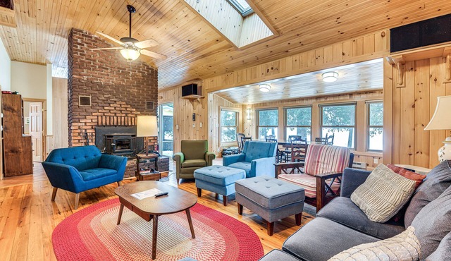 Waterfront North Hero Home w/Screened Porch in North Hero