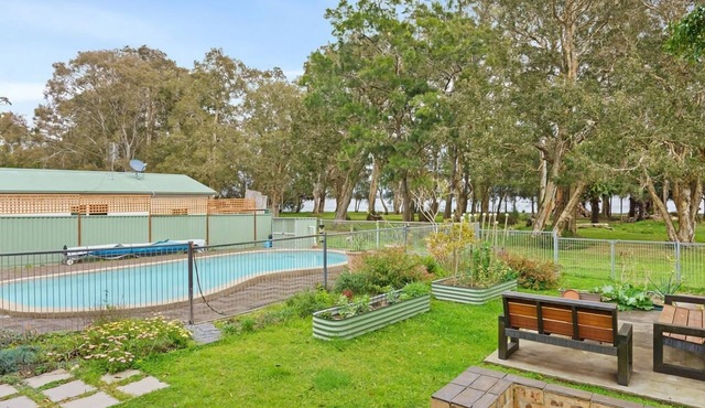 Waterfront Pet Friendly Abode Toukley NSW in Toukley
