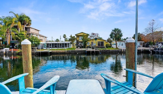 Weeki Wachee Waterfront "Fin & Tonic" Get Away with FREE Kayaks & More! in Weeki Wachee