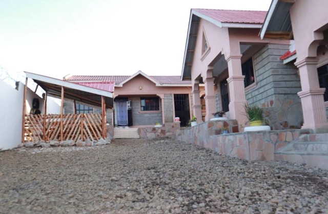 Mara Holiday 