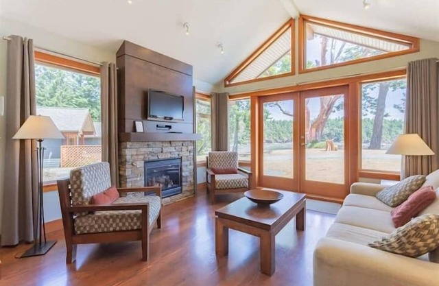Mayne Island Resort 