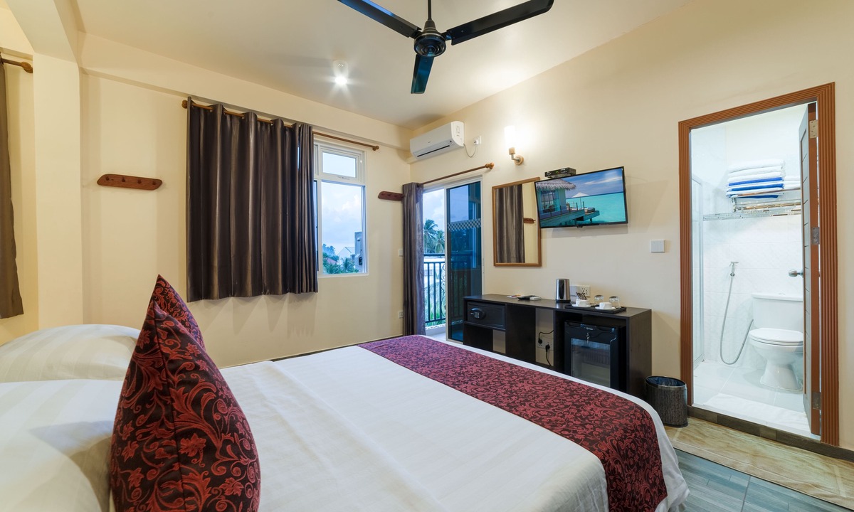 Ukulhas Hotel | Paguro Beach Inn