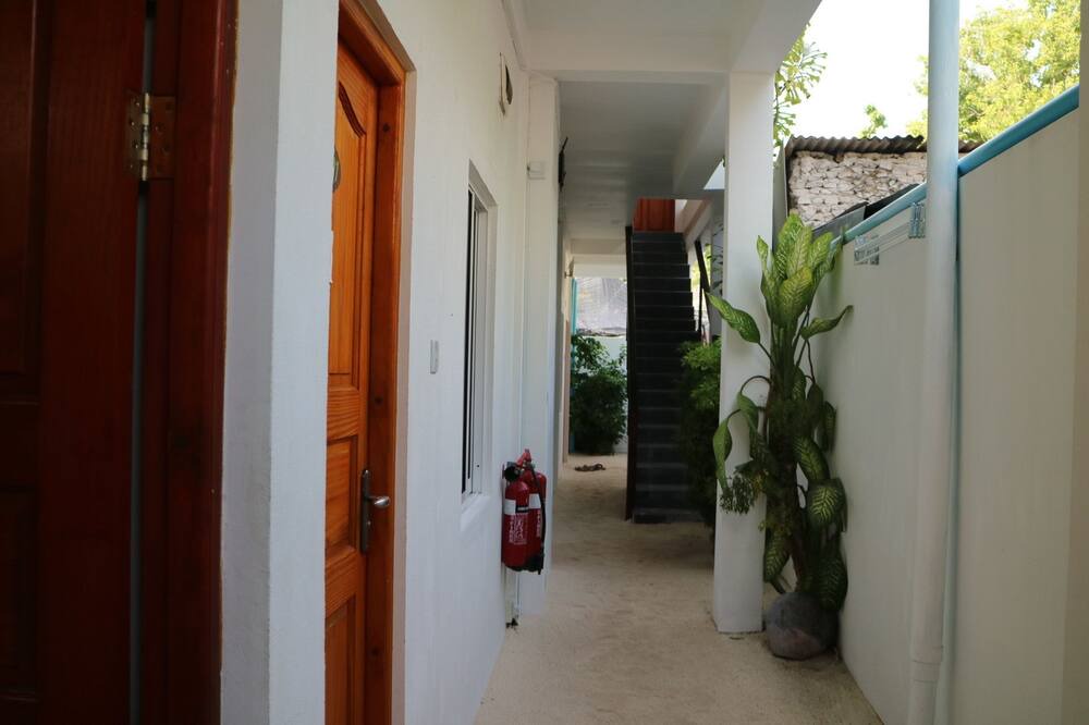 Thoddoo Bed & Breakfast | Quorizon sandy feet