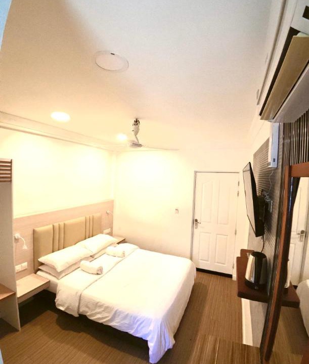 Thulusdhoo Island Hotel | VelaaOlhu - Turtle Hive Thulusdhoo