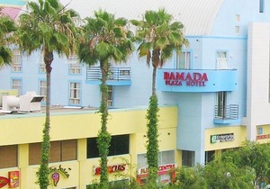 Ramada Plaza by Wyndham West Hollywood Hotel & Suites in West Hollywood