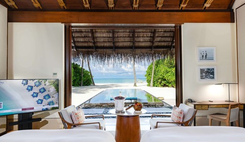 Beach Villa Queen with Pool