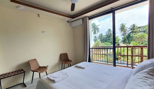 Deluxe Double Room, Balcony, Palm View