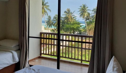Deluxe Triple Room, Balcony, Palm View