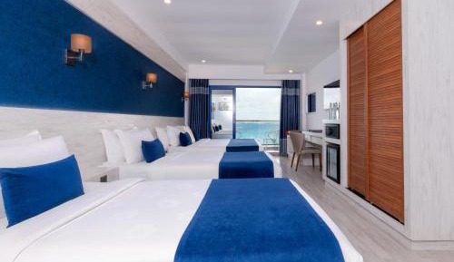 Deluxe Quadruple room Seaview with Balcony