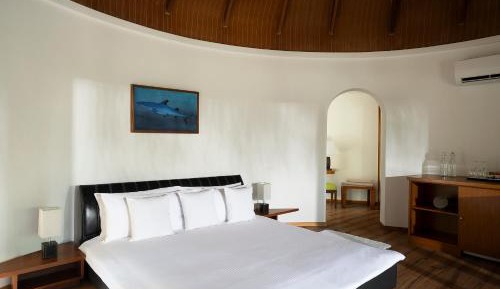  Superior Beach Villa