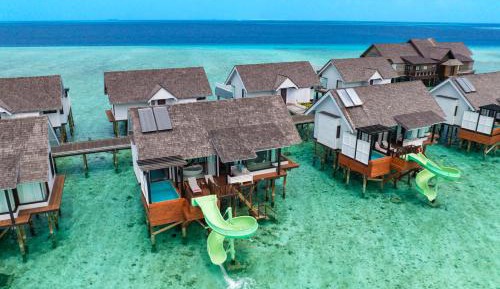 Wind Villa with Jacuzzi and Slide