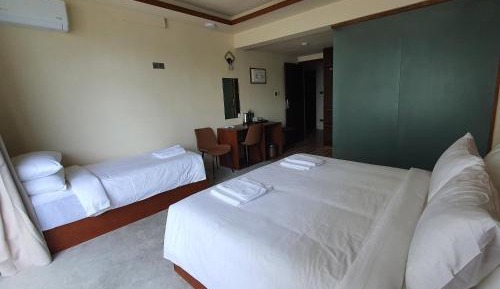Deluxe Family Room