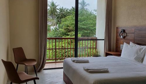 Deluxe Double Room with Palm View