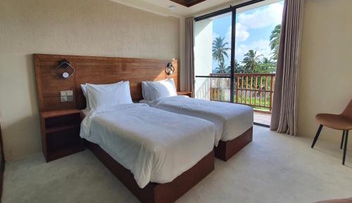 Deluxe Twin Room with Palm View