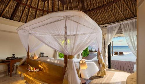 Grand Beachfront Pool Villa