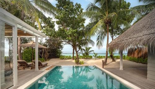 Deluxe Beach Villa Suite with Pool 