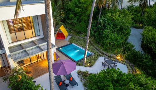 Silver Family Pool Suite