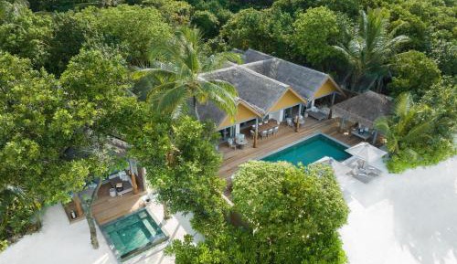 Three Bedroom Beach Pool Residence 