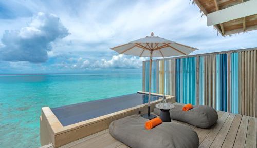 Diamond Overwater Private Pool Villa - King Bed