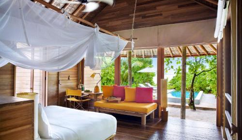 Lagoon Beach villa with Pool