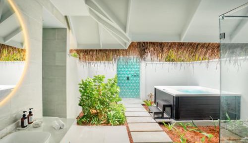 Sunset Beach Villa with Jacuzzi
