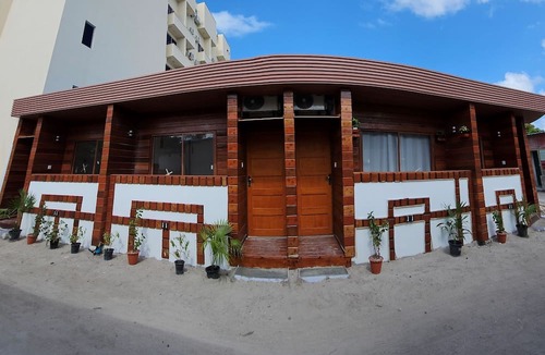 Thulusdhoo Island House | Batuta Maldives Inn