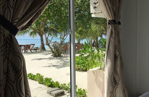 Dhiffushi Hotel | Crown Beach Villas