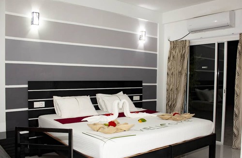 Dhiffushi Hotel | Crown Beach Villas