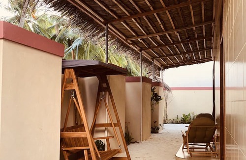 Mathiveri Hotel | Sands Inn