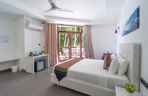 Huraa Hotel | Silver Oasis Maldives