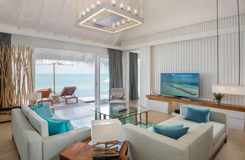 Dhidhoofinolhu Island Resort | LUX* South Ari Atoll