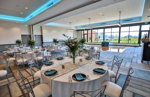 Northwest Everett Hotel | Hotel Indigo Everett - Waterfront Place by IHG