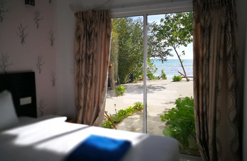 Dhiffushi Hotel | Crown Beach Hotel Maldives