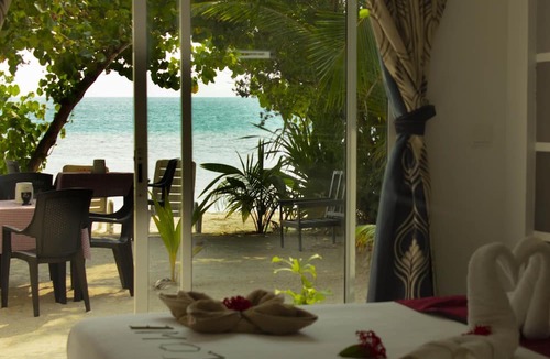 Dhiffushi Hotel | Crown Beach Hotel Maldives