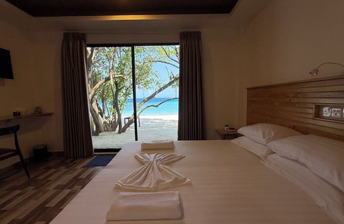 Bodufolhudhoo Hotel | Belmar Beach
