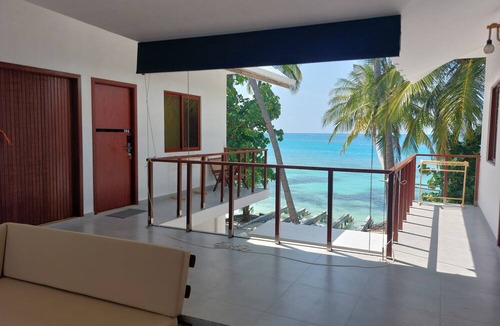 Dhiffushi Hotel | Comfy Cool Breeze by eMzaz