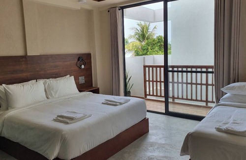 Thulusdhoo Island House | Kuredhi View