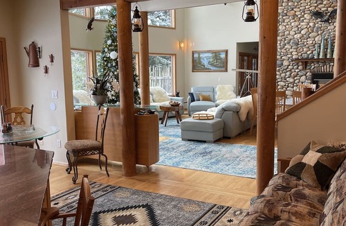Arlington House | Barrel sauna, two plug-play hot tubs ,pool table Mt View private trail to river