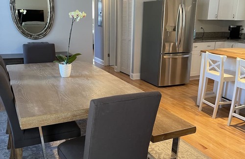Isle of Palms House | Charming family vacation cottage, close to the beach on Isle of Palms.