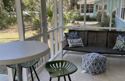 Isle of Palms House | Charming family vacation cottage, close to the beach on Isle of Palms.