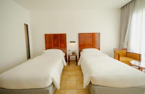 Hulhule Hotel | Hulhule Island Hotel- Private Beach Access & Airport Pick-up and Drop