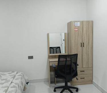Hanimaadhoo House | Blue Rose Room Service
