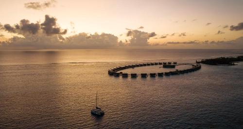 Kanifinolhu Island Resort | The Ritz-Carlton Maldives, Fari Islands